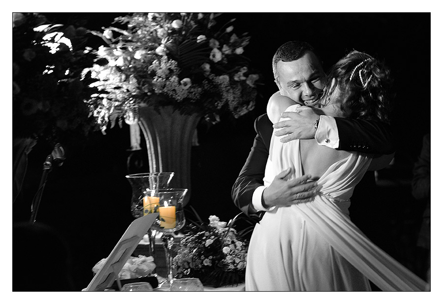 abrazo novios. Fotgrafo Bodas Toledo | Javier Tordesillas - Fotgrafo