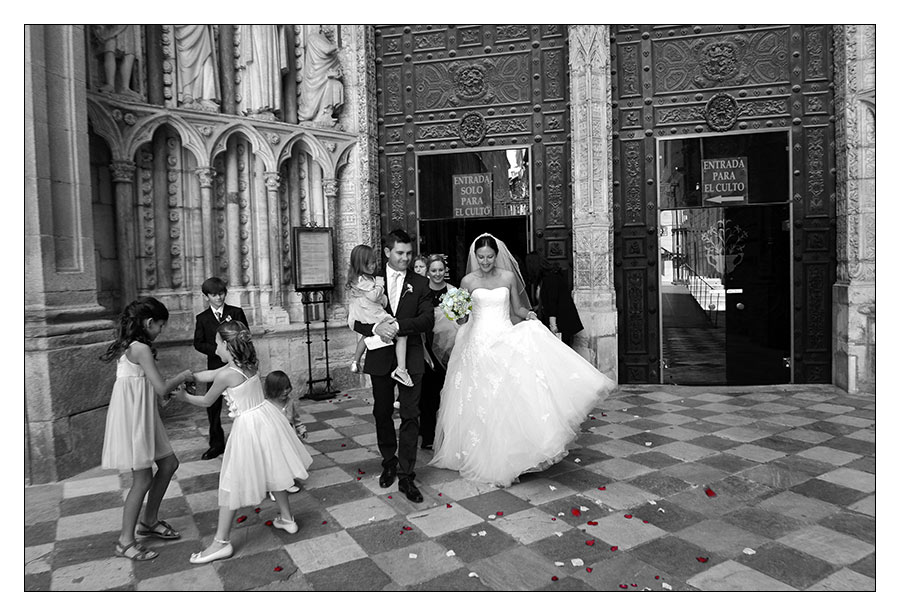salida iglesia. Fotgrafo Bodas Toledo | Javier Tordesillas - Fotgrafo